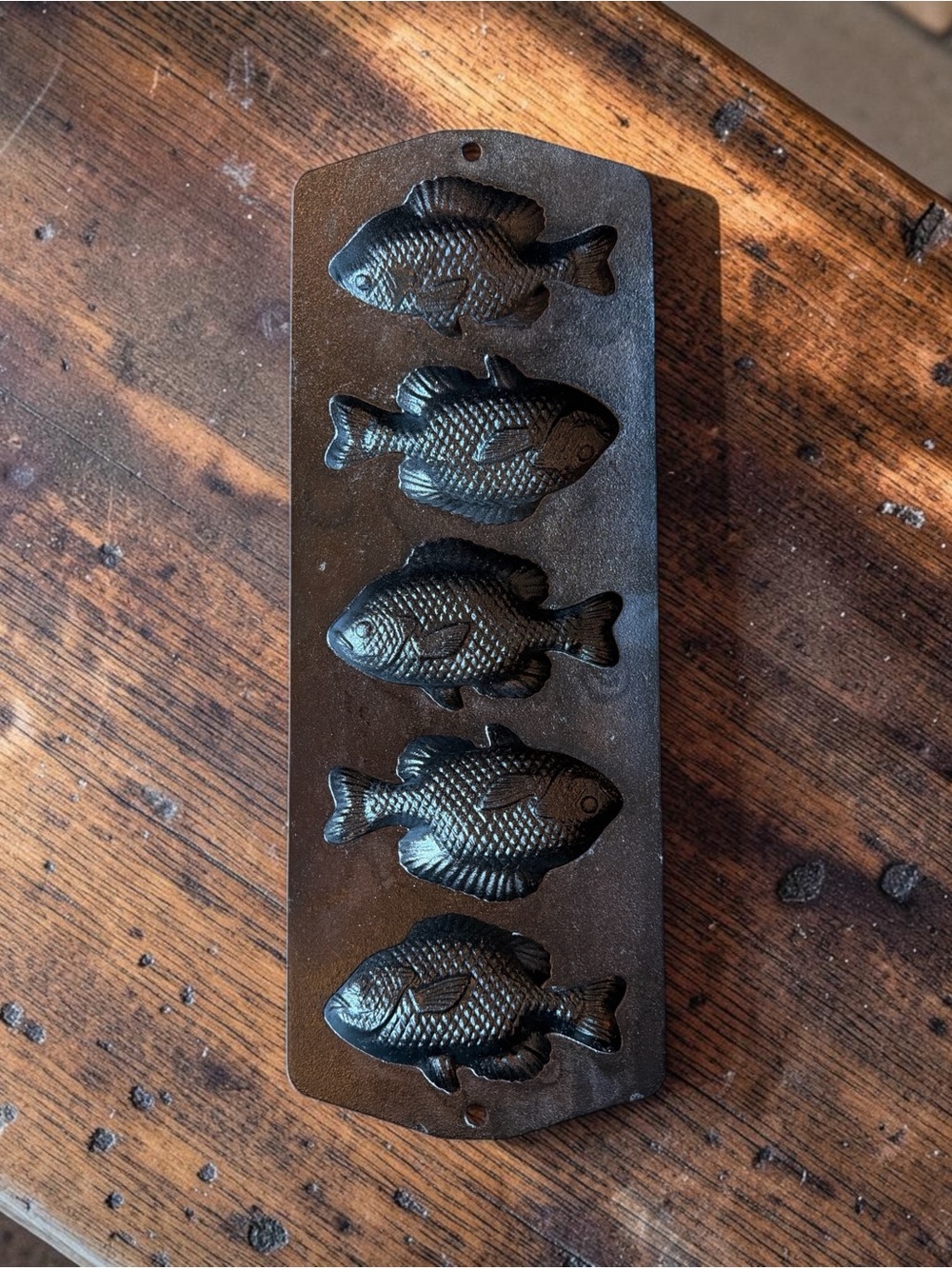 Vintage Lodge Cast Iron Fish Mold Pan Perch Cornbread Muffin Hushpuppies 5PP2